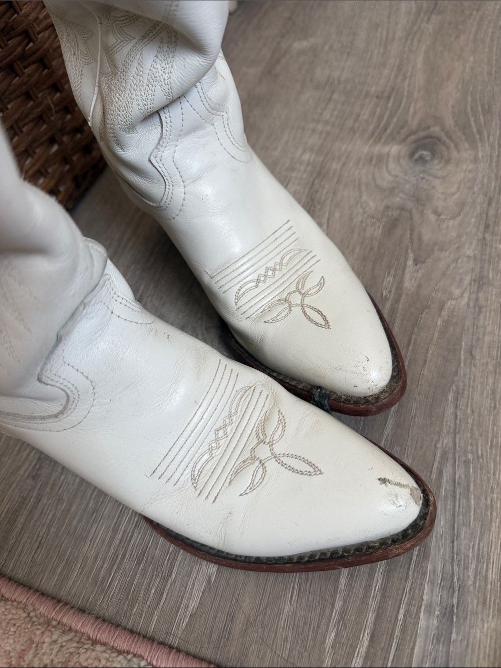 Women’s Authentic White Leather Cowboy Boots - Picture 3 of 5